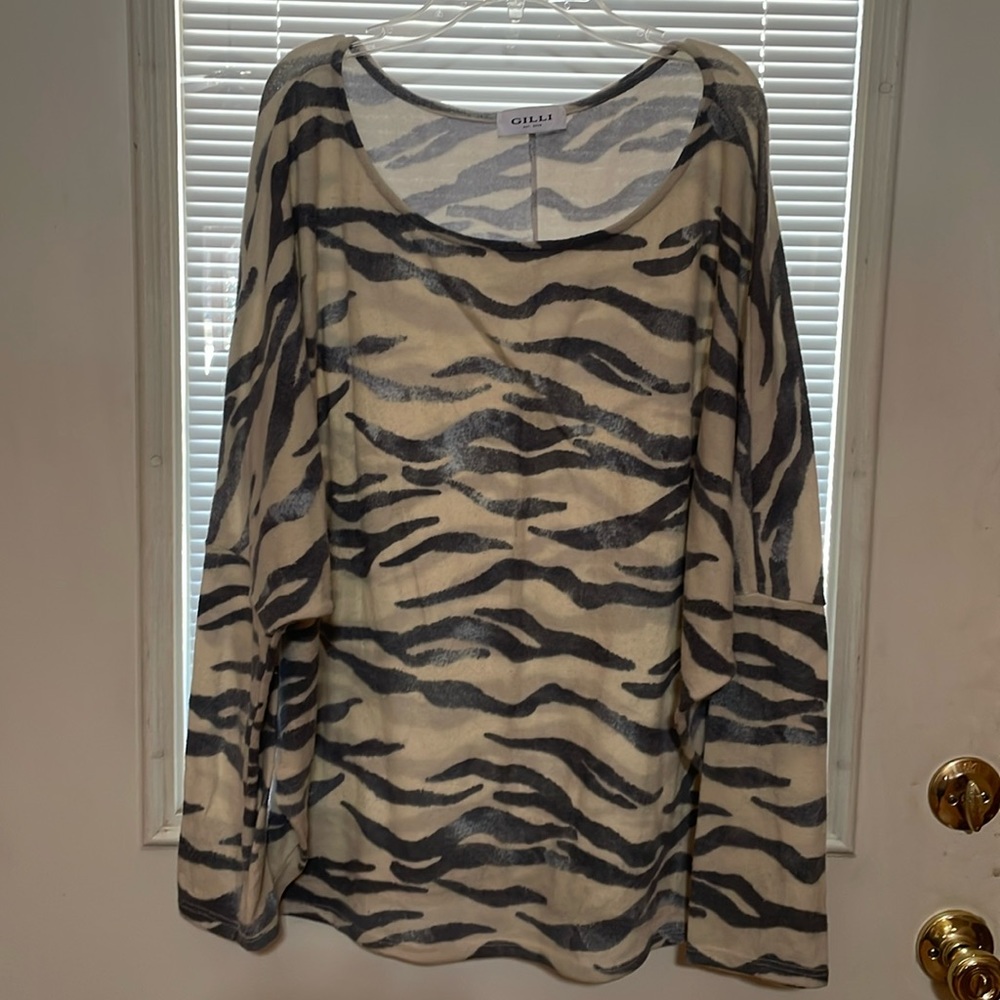 Zebra printed lightweight top